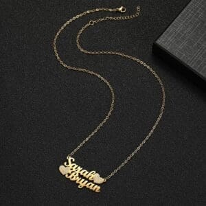 سلسلة قلادة مخصصة أسماء مع قلب مرصع بالكريستال 1