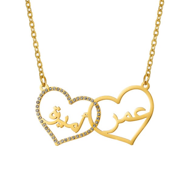 القلب الأول يحمل إسم الزوجة و القلب الثاني يحمل إسم الزوج، مفعمة بالحب بين الزوجين