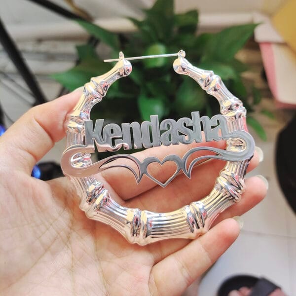 مجوهرات أقراط هوب شخصية مع أسماء في قلب