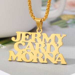 قلادة مخصصة شخصية سلسلة اللؤلؤ السميك،  مجوهرات تأتي من 1 إلى 3 أسماء حسب الطلب ، مجوهرات من الفولاذ المقاوم للصدأ بلون ذهبي ، أو فضي حسب رغبتك هدايا فريدة و رائعة.