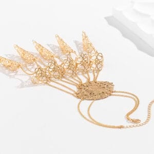 تأتي باللون الذهبي و اللون الفضي