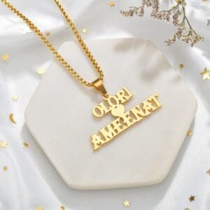 قلائد نسائية طابع شخصي مميز مصنوعة من الفولاذ المقاوم للصدأ