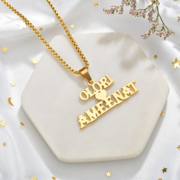 قلائد نسائية طابع شخصي مميز مصنوعة من الفولاذ المقاوم للصدأ